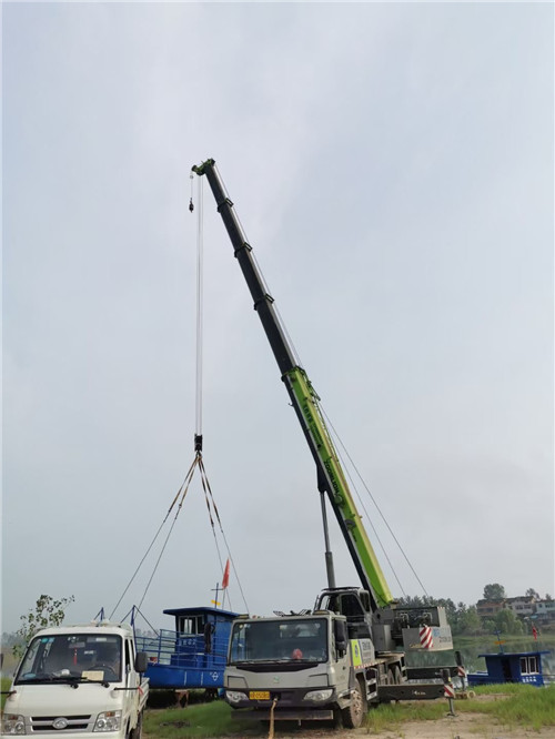 格尔木市桥梁建设吊装案例